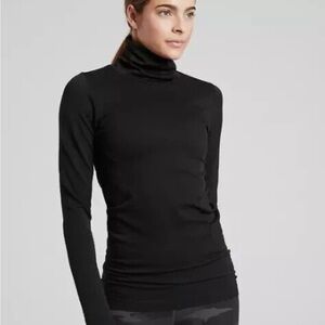 Athleta Flurry Blizzard Seamless Turtleneck size medium black.